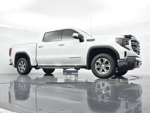 Used 2024 GMC Sierra 1500 SLT RWD image 28
