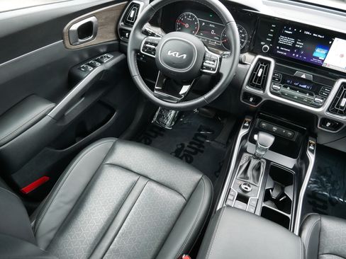 Certified 2023 Kia Sorento X-Line EX AWD/4WD image 9