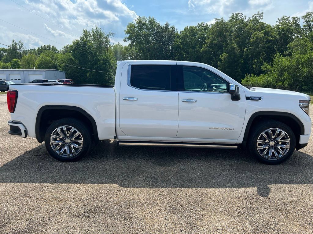 Used 2023 GMC Sierra 1500 Denali w/ Denali Reserve Package AWD/4WD image 8