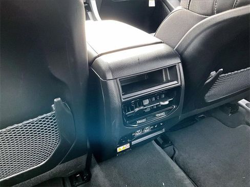 Used 2023 Jeep Grand Cherokee Limited w/ Black Appearance Package image 28