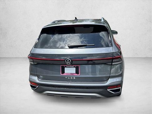 Used 2025 Volkswagen Taos SE FWD image 6