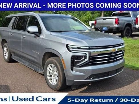 Used 2026 Chevrolet Suburban LT w/ Comfort Package AWD/4WD image 1