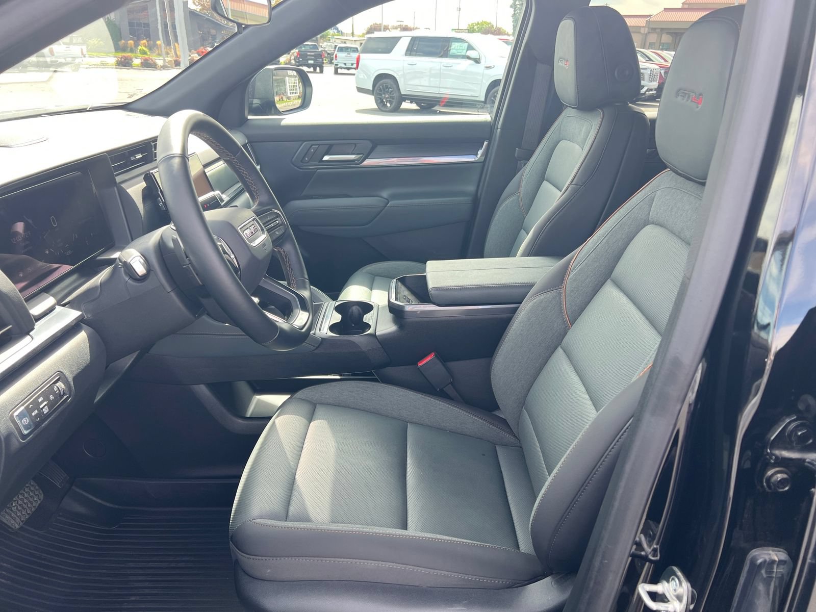 New 2026 GMC Terrain AT4 w/ LPO, Black Badging Package AWD/4WD image 10