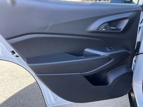 Certified 2024 Chevrolet Trax RS w/ Sunroof Package image 20