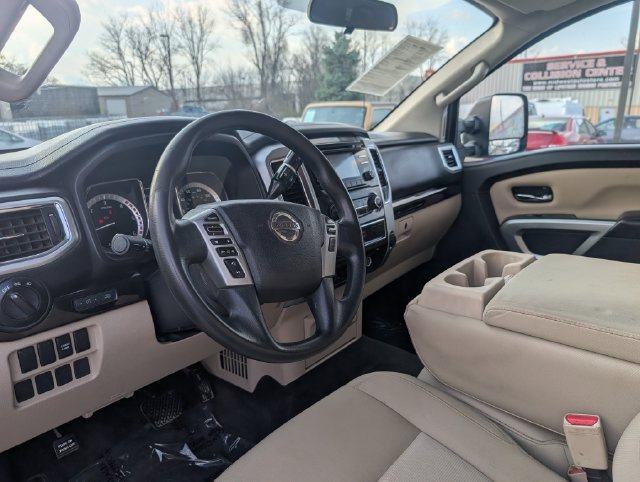 Used 2017 Nissan Titan SV AWD/4WD image 8