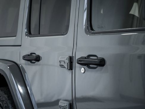 Used 2021 Jeep Wrangler Unlimited Sahara image 18