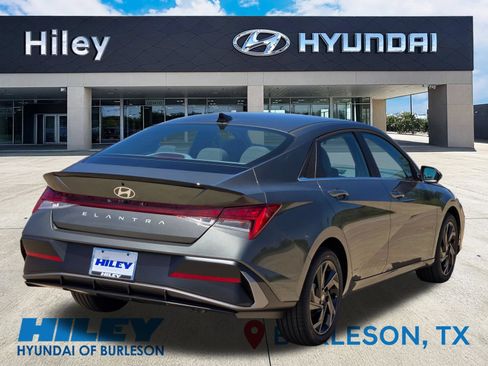 New 2026 Hyundai Elantra SEL Sport Premium FWD image 4
