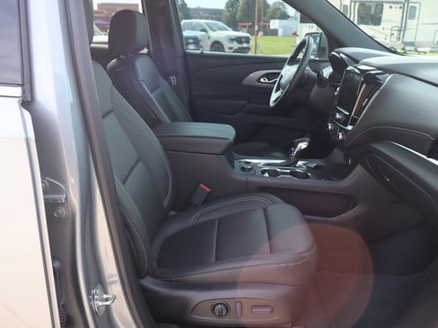 Used 2023 Chevrolet Traverse LT AWD/4WD image 14