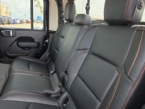 Used 2018 Toyota Tacoma TRD Sport RWD image 11
