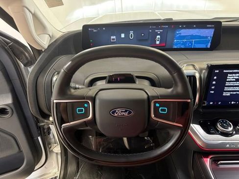 Used 2025 Ford Expedition Platinum AWD/4WD image 13