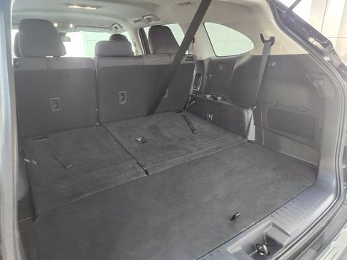 Used 2023 Toyota Highlander LE AWD/4WD image 8