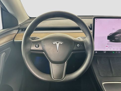 Used 2022 Tesla Model Y Long Range AWD/4WD image 17