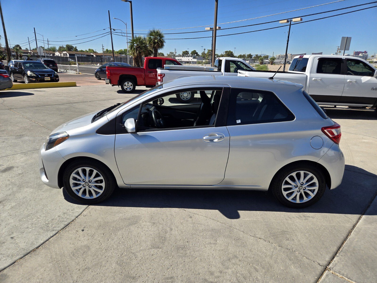 Used 2018 Toyota Yaris LE w/ Carpet Mat Package FWD image 2