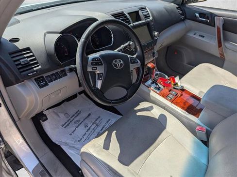 Used 2012 Toyota Highlander Limited w/ Tow Pkg AWD/4WD image 9