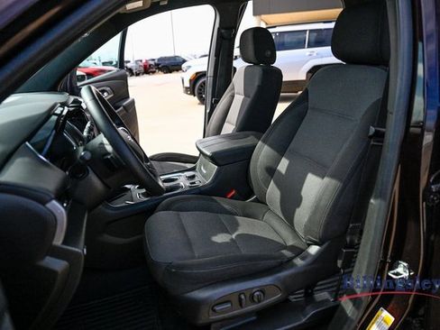 Used 2023 Chevrolet Traverse LT image 10