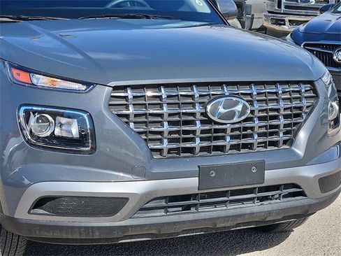 Used 2024 Hyundai Venue SEL image 7