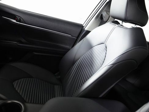 Used 2024 Toyota Camry SE image 30