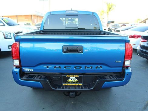 Used 2017 Toyota Tacoma TRD Sport w/ Premium & Technology Package image 6