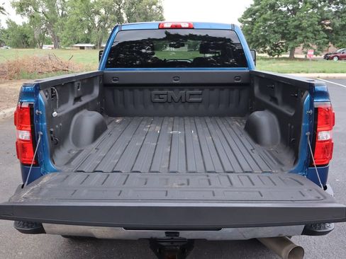 Used 2017 GMC Sierra 2500 SLT w/ Duramax Plus Package AWD/4WD image 14