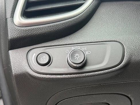 Used 2018 Chevrolet Trax LT w/ LT Convenience Package image 19