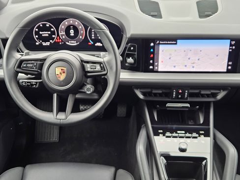 Certified 2025 Porsche Cayenne image 25