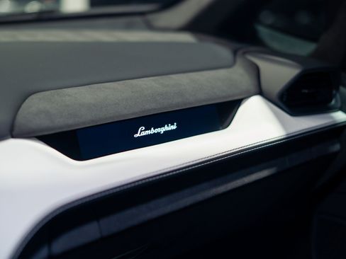 Used 2026 Lamborghini Temerario AWD/4WD image 32