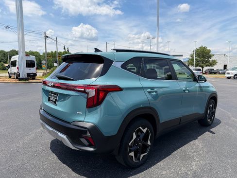Used 2024 Kia Seltos EX AWD/4WD image 7