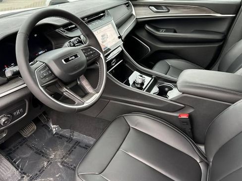 New 2026 Jeep Grand Cherokee Limited w/ Limited Altitude Package RWD image 9