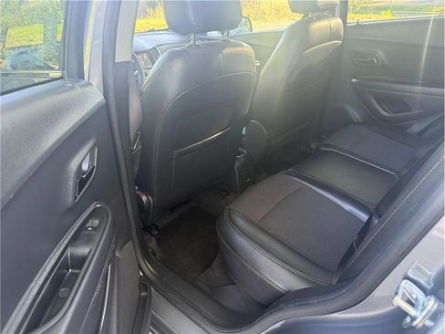 Used 2019 Chevrolet Trax LT w/ LT Convenience Package FWD image 12