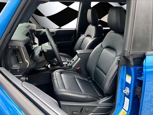 New 2025 Ford Bronco Badlands image 9