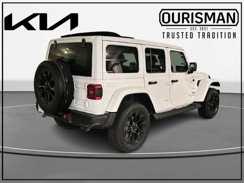 Used 2022 Jeep Wrangler Unlimited Sahara w/ Cold Weather Group image 4