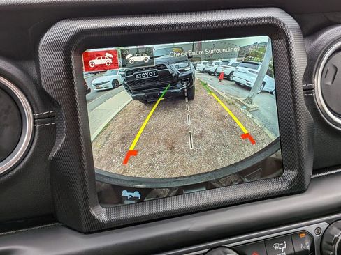 Used 2021 Jeep Wrangler Unlimited Sahara w/ Cold Weather Group AWD/4WD image 20