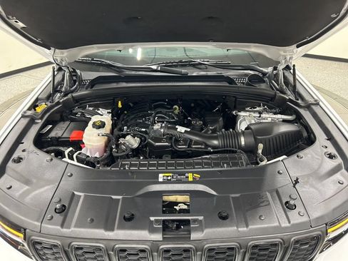 Used 2023 Jeep Grand Cherokee Altitude AWD/4WD image 30