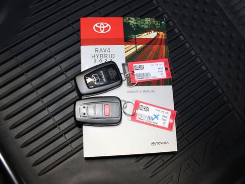 Used 2025 Toyota RAV4 XLE w/ Convenience Package AWD/4WD image 31