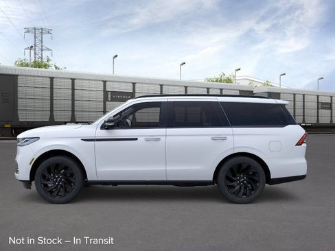 New 2026 Lincoln Navigator Reserve w/ Jet Appearance Package AWD/4WD image 3