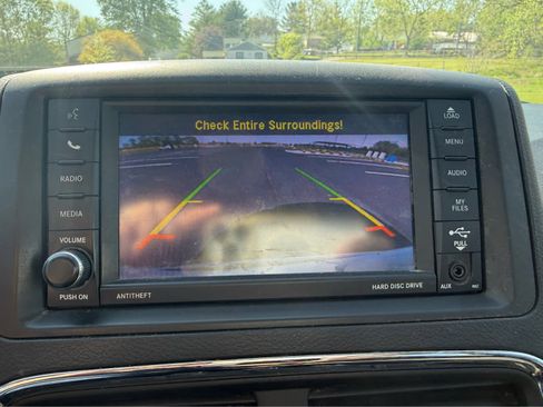 Used 2018 Dodge Grand Caravan SE FWD image 18