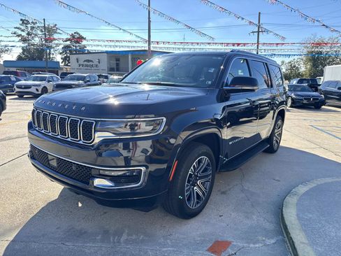 Certified 2025 Jeep Wagoneer 4WD image 3