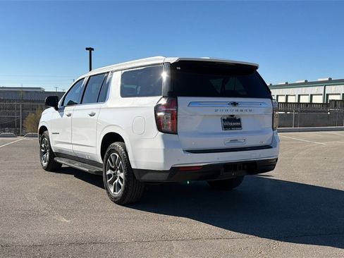 Used 2021 Chevrolet Suburban LT w/ LT Signature Package image 3
