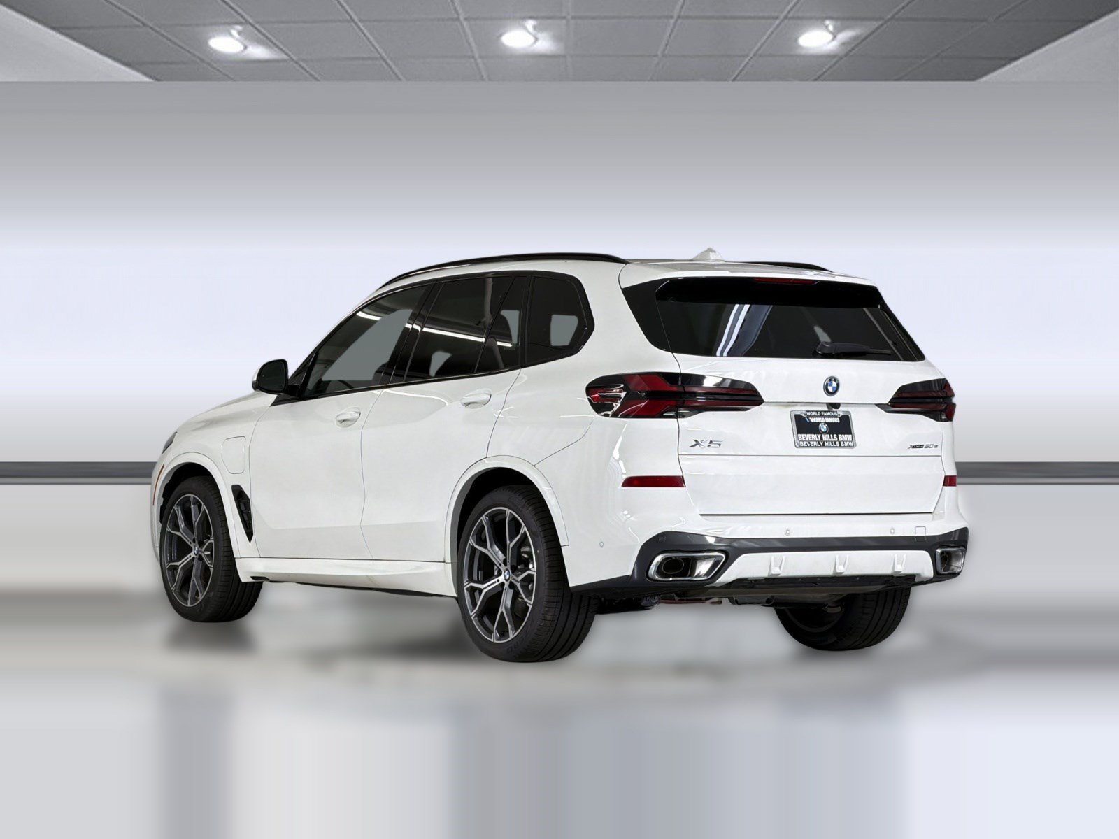 Used 2026 BMW X5 xDrive50e w/ M Sport Package AWD/4WD image 3