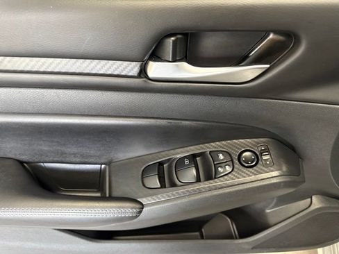 Used 2024 Nissan Altima 2.5 SV FWD image 21