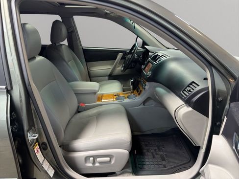 Used 2010 Toyota Highlander Limited image 21