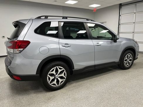 Used 2022 Subaru Forester Premium AWD/4WD image 11
