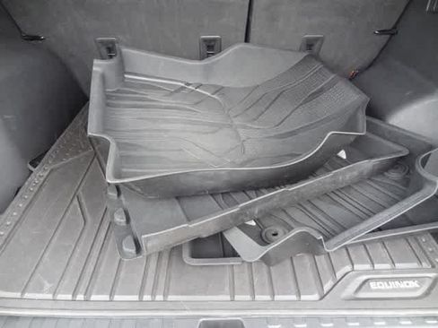 Used 2020 Chevrolet Equinox LT w/ Driver Convenience Package FWD image 9