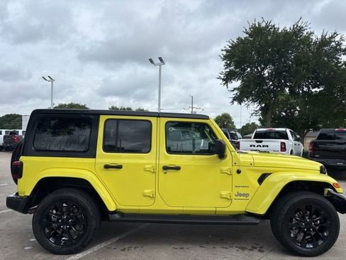 Used 2023 Jeep Wrangler Unlimited Sahara w/ Cold Weather Group AWD/4WD image 4