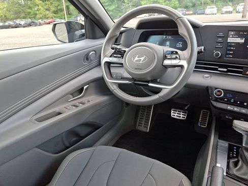 Certified 2025 Hyundai Elantra Sport FWD image 15