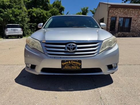 Used 2012 Toyota Avalon FWD image 2