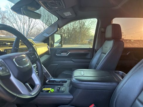 Used 2024 GMC Sierra 2500 Denali w/ Denali Reserve Package image 16