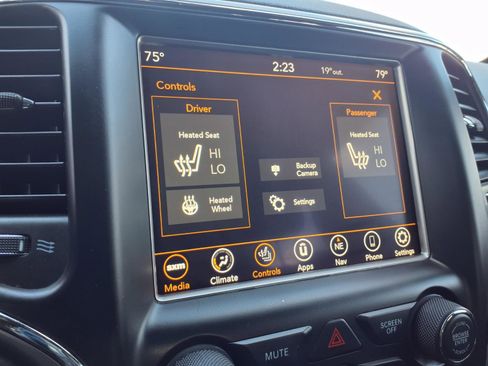 Used 2018 Jeep Grand Cherokee Altitude image 5