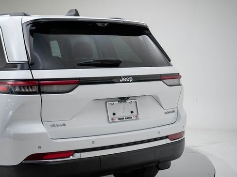 Used 2022 Jeep Grand Cherokee Limited w/ Luxury Tech Group II image 4