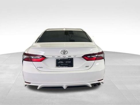 Used 2021 Toyota Camry SE image 5